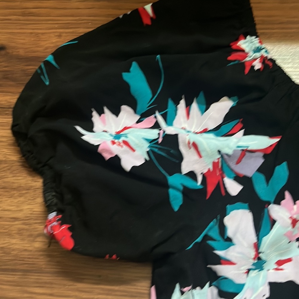 Juniors Crop Top - Picture 2 of 6
